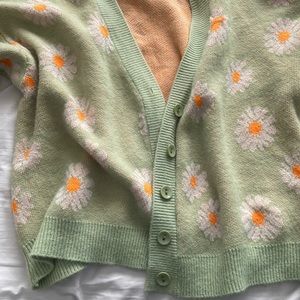 SHEIN sweater with daisy’s